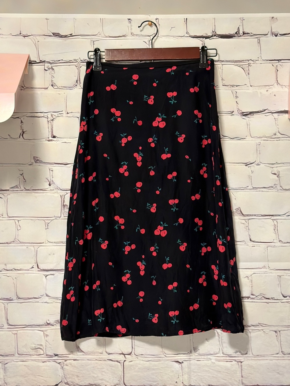 HVN Y2K MIDI CHERRY PRINT SILK SKIRT SIZE 0 BLACK RED NOVELTY GRUNGE FLIRTY - Picture 2 of 9